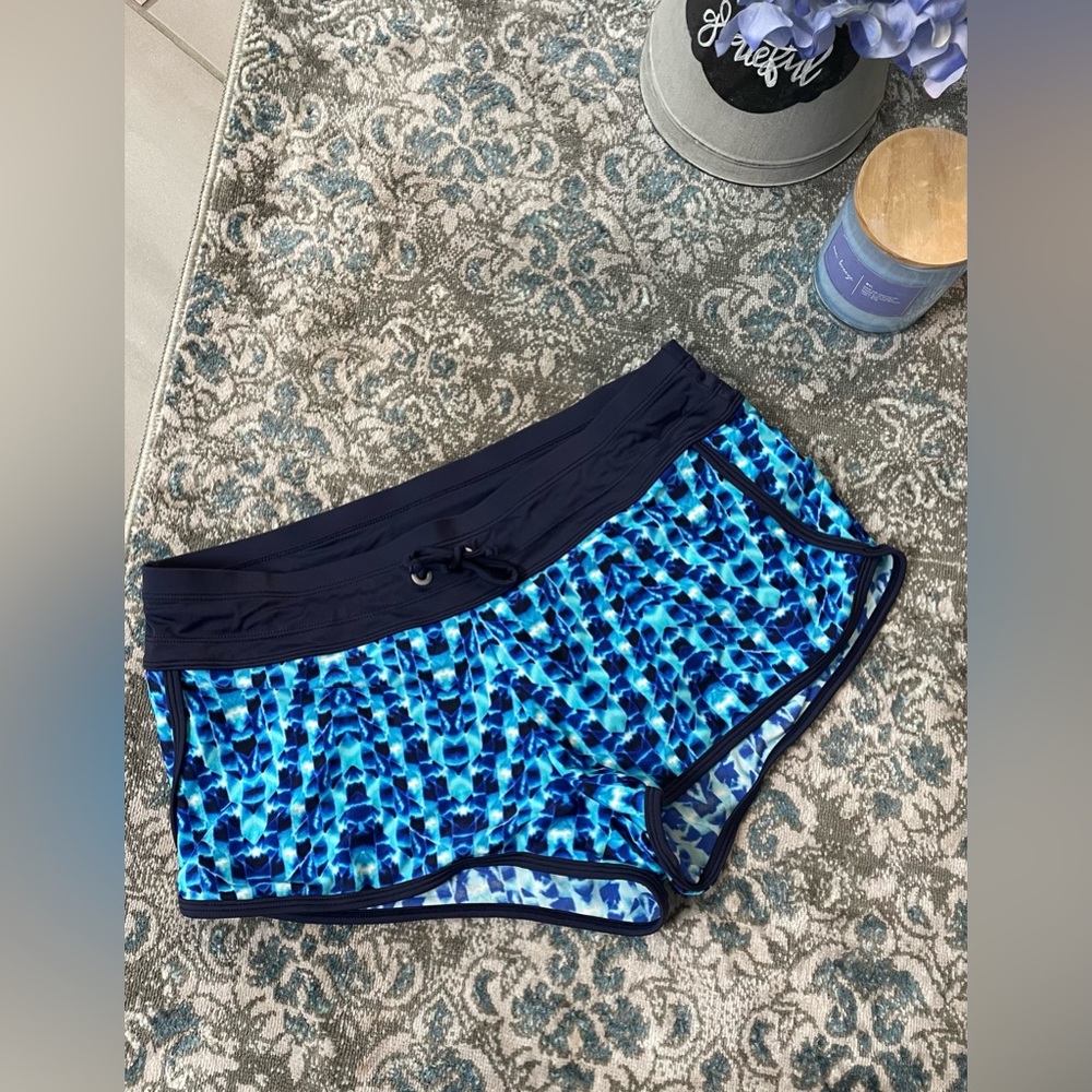 Athleta Kata swim shorts